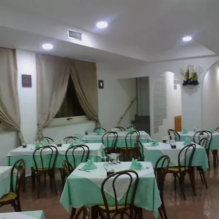 Chiar Di Luna Hotel 2*