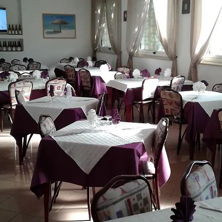Hotell Chiar Di Luna