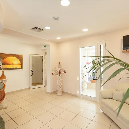 Hotel Chiar Di Luna 2*